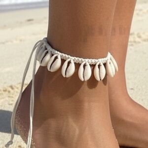 NWT Handmade Cowrie Shell Macrame Anklet – Natural Cord Adjustable Beach Jewelry
